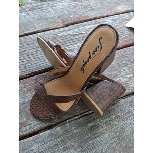 8.5 (39) Free People Sandals Charlie-V Heel Brown Croc